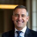 Ritratto professionale di Marco Bianchi, manager di albergo.